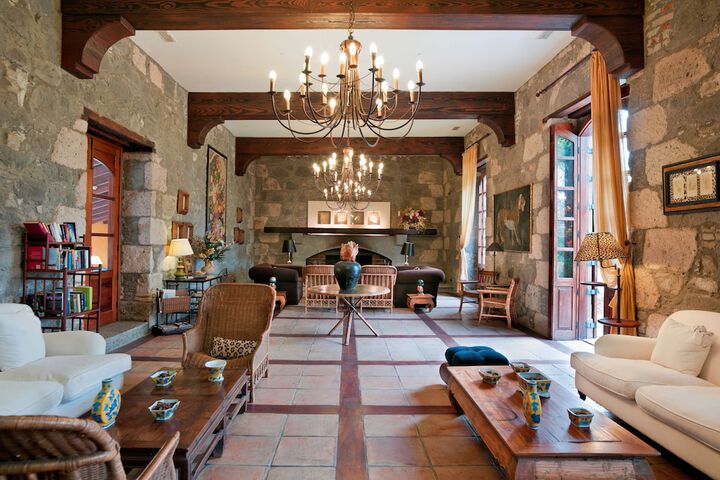 Entrance & Lobby