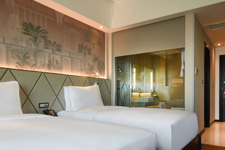 Room 25 of 175
