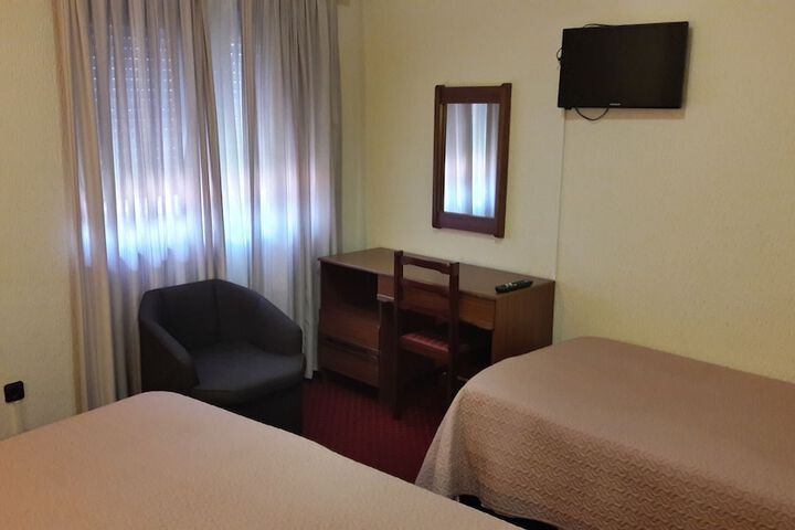 Room 8 of 38