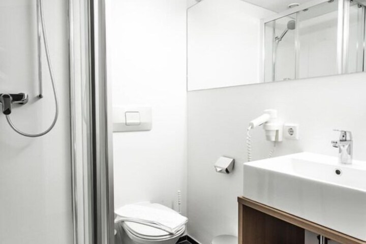 Room 26 of 58