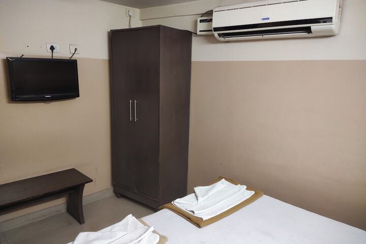 Room 16 of 36