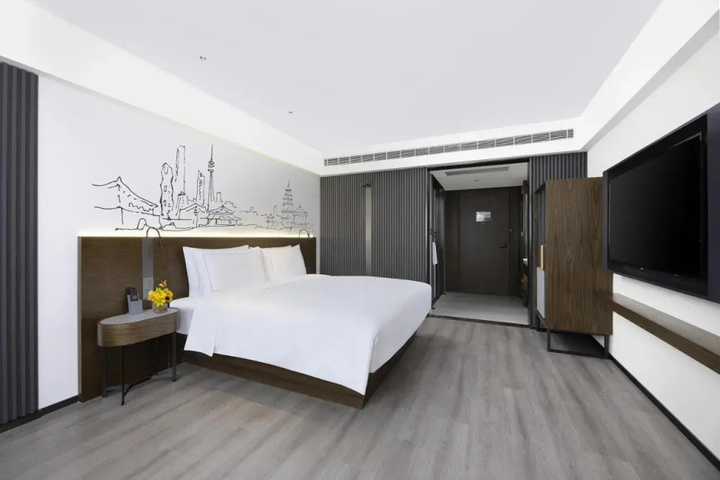 Room 6 of 15