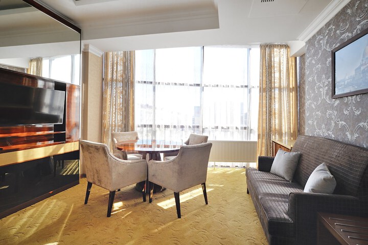 Room 19 of 37