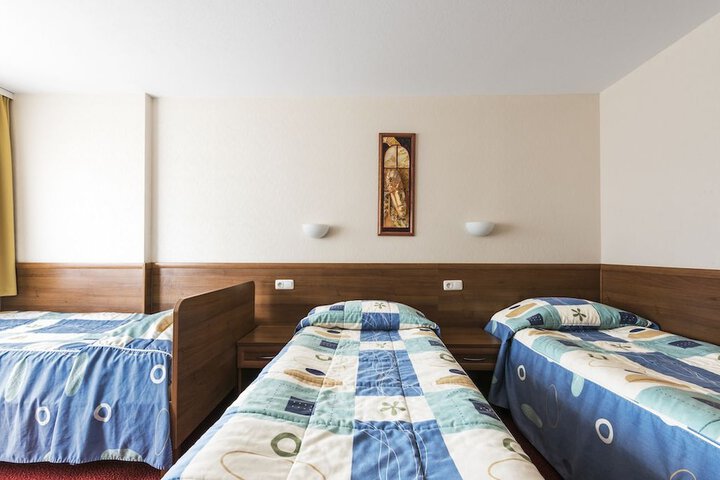 Room 9 of 64