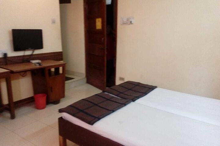 Room 4 of 12