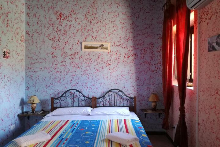 Room 9 of 35