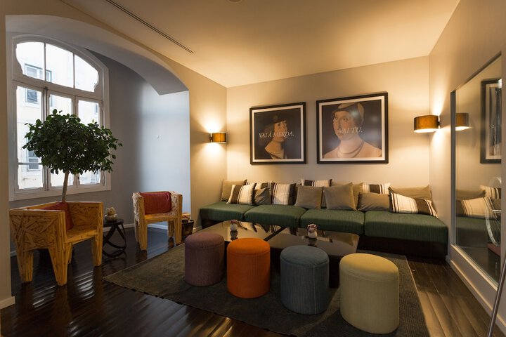 Lounge 49 of 73