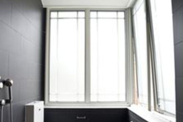 Room 6 of 18