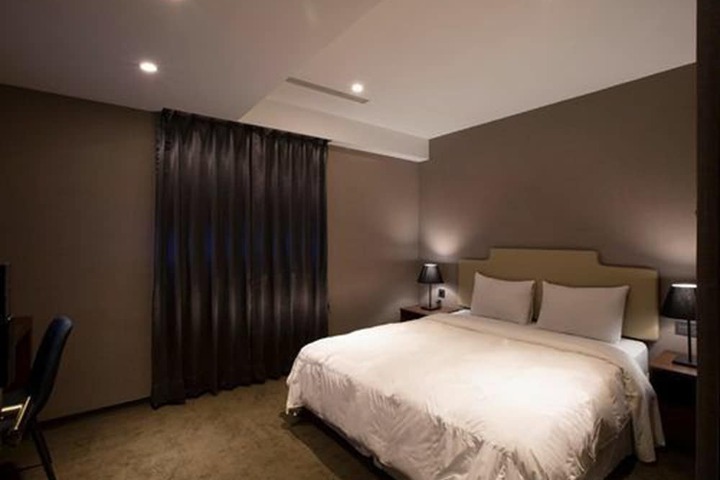 Room 10 of 43