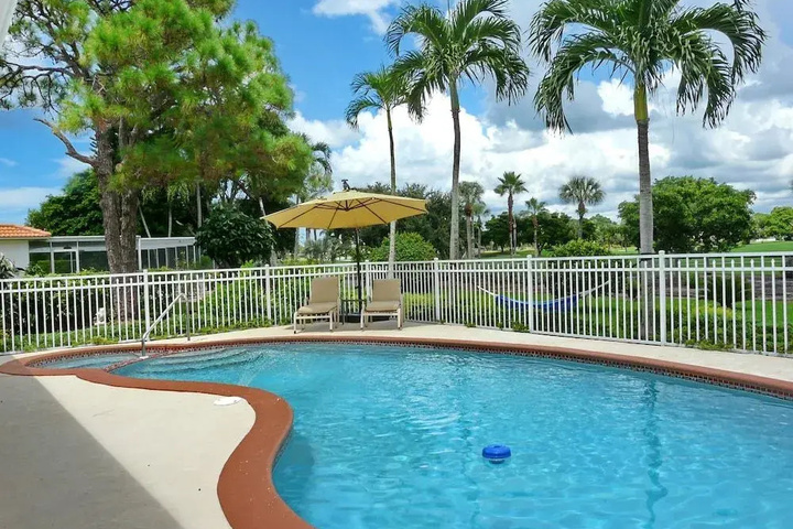 Pool 10 of 17