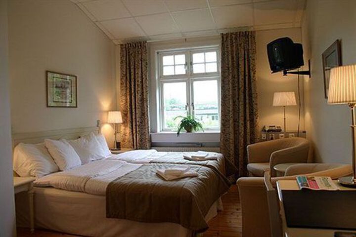 HOTEL HVIIDEHUS RONNEBY