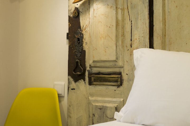 Room 51 of 86