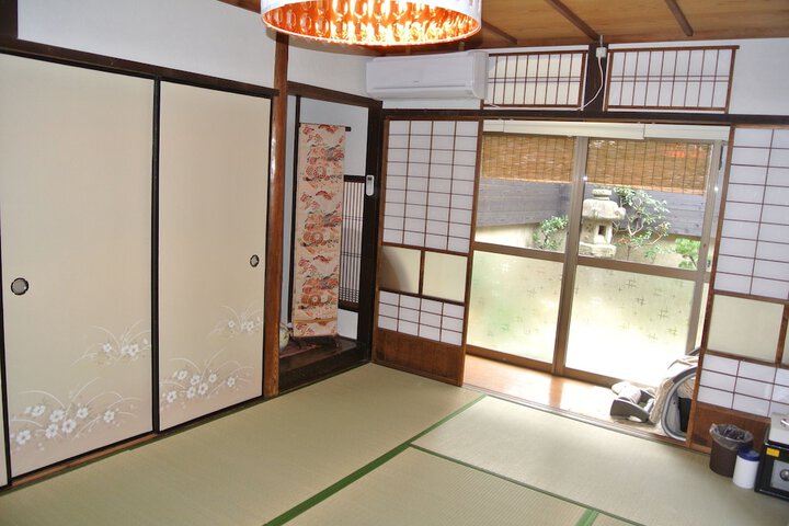 Room 5 of 107