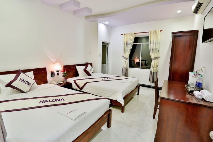 Room 4 of 12