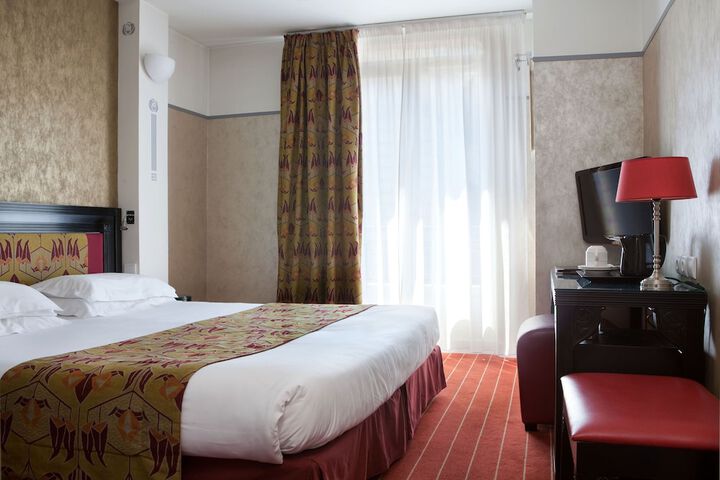 Room 5 of 33