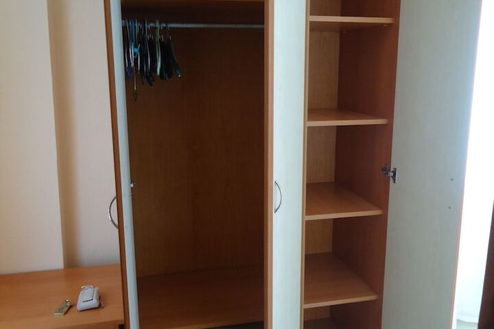 Room 9 of 39