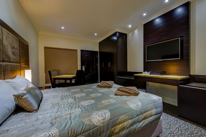 Room 8 of 43