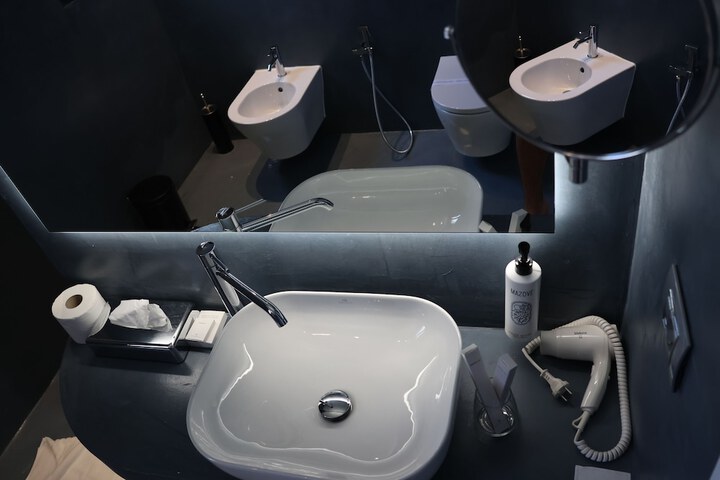 Room 15 of 42