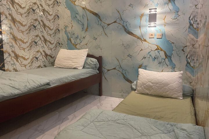 Room 5 of 11