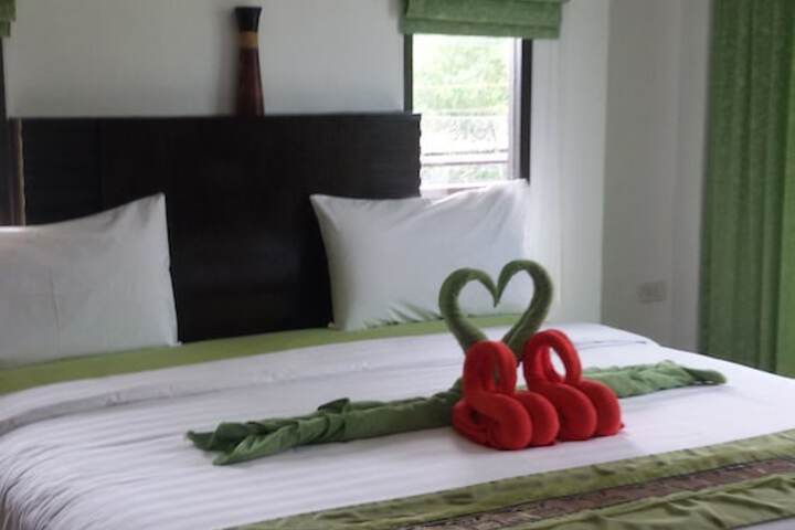 Room 2 of 32