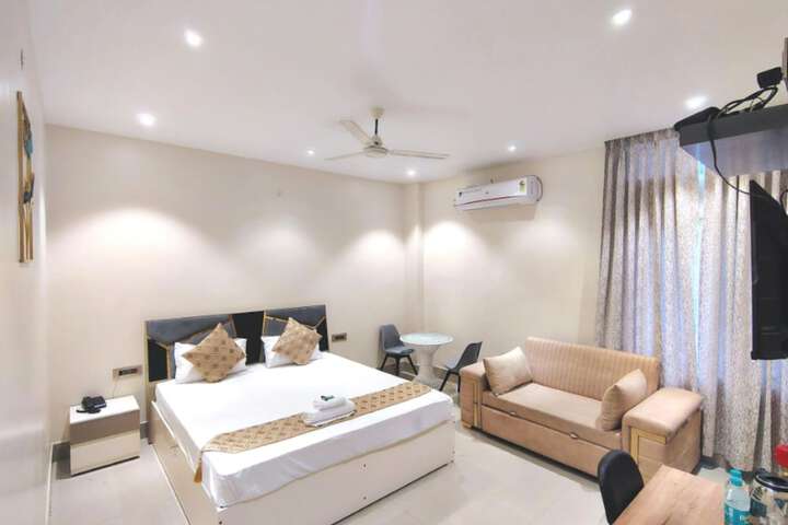 Room 2 of 6