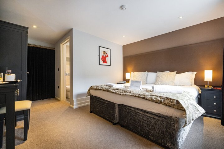 Room 16 of 37