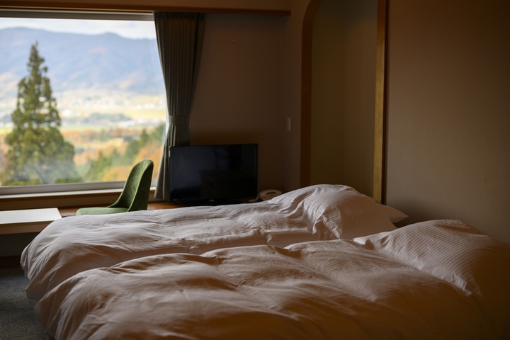 Room 2 of 7