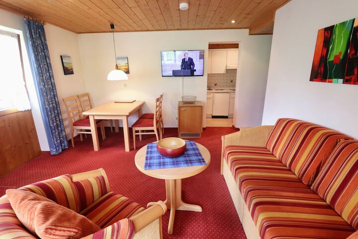 Room 9 of 102