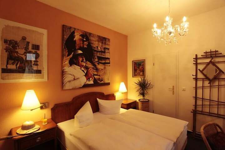 Room 15 of 42