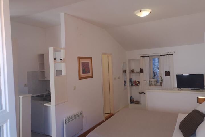 Room 8 of 24