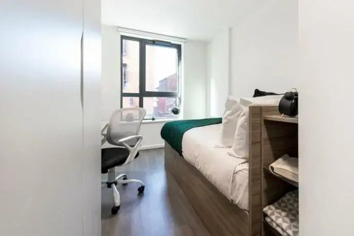 Room 4 of 40