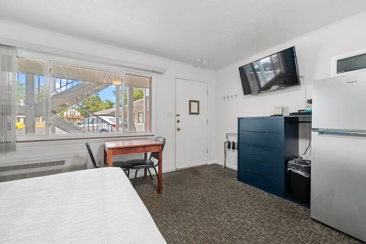 1 King Bed Ground Floor (9 of 16)