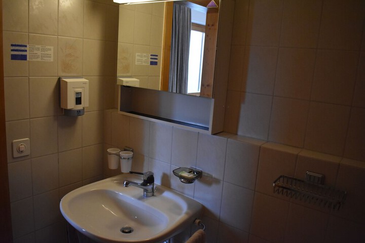 Room 13 of 40