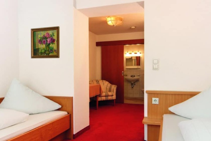 Room 2 of 29