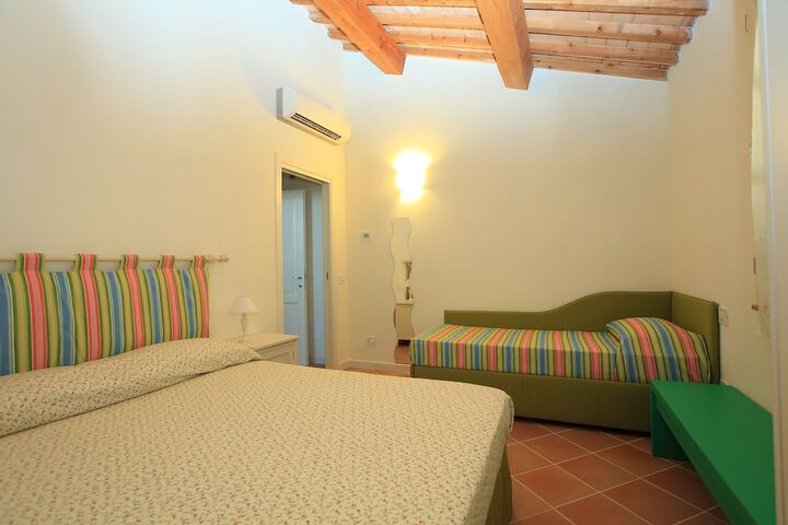 Room 6 of 39