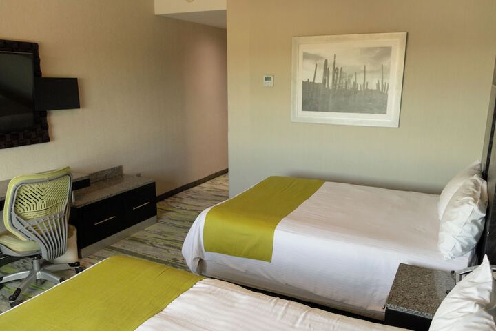 Room 12 of 120