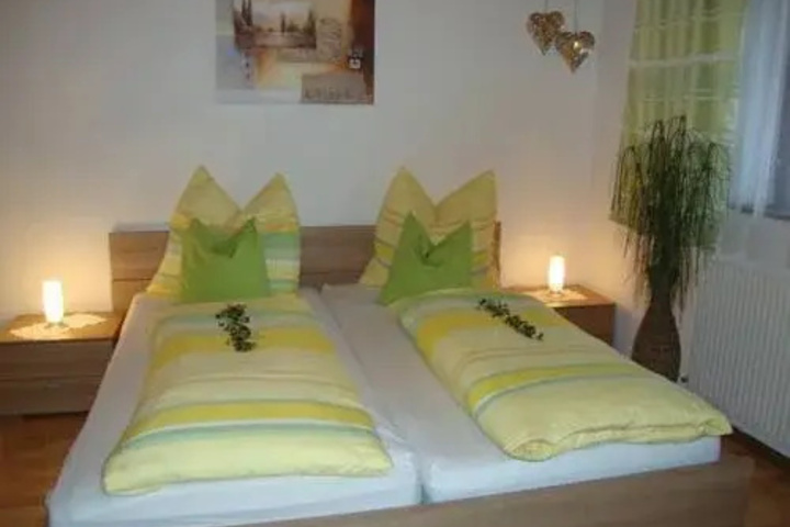 Room 4 of 18
