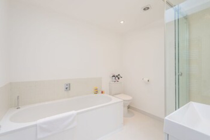 Room 4 of 32