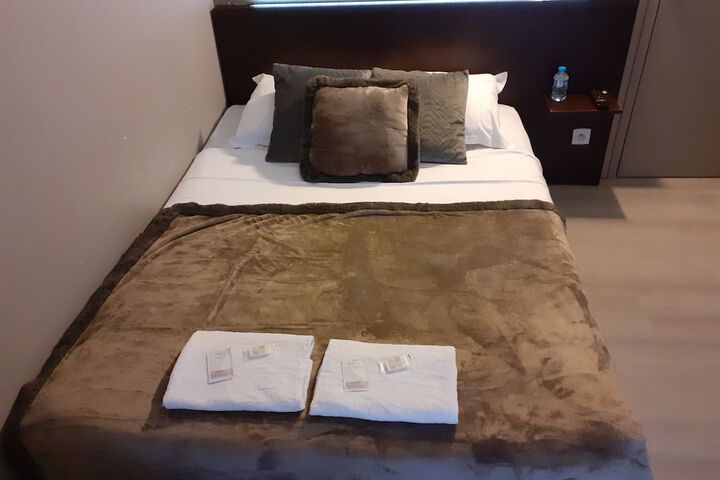 Room 8 of 15