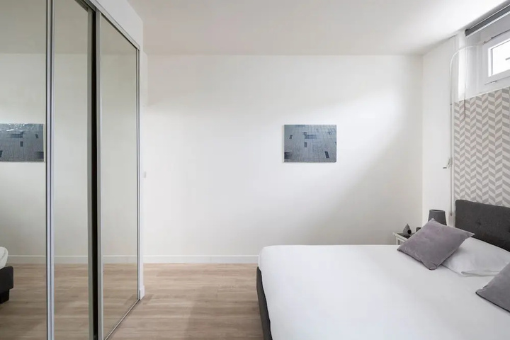 Room 2 of 16