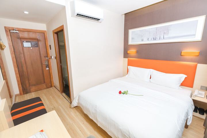 Room 13 of 61