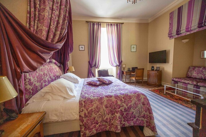 Room 8 of 169