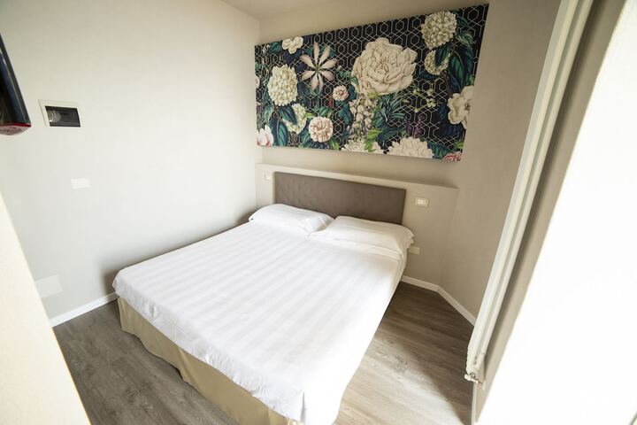 Room 12 of 42