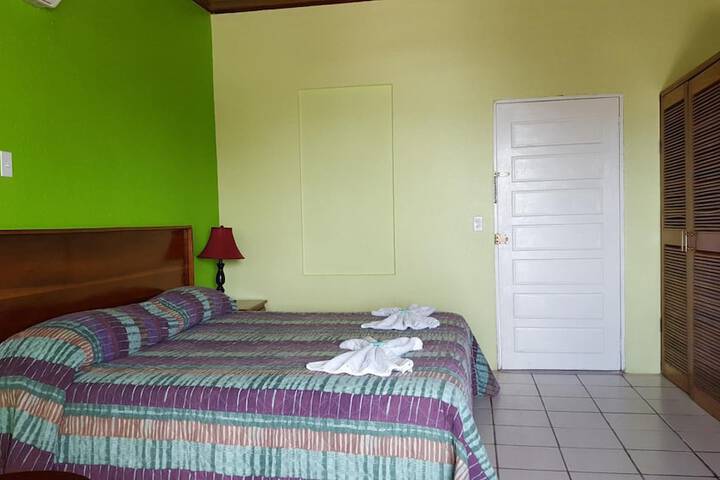 Room 10 of 37