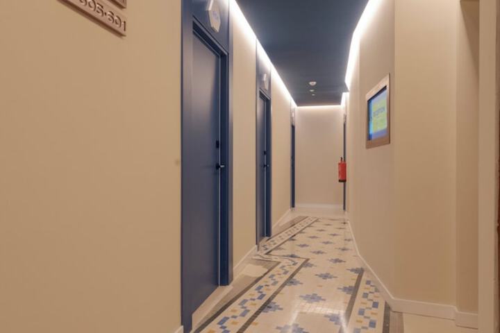 Ballroom/Hall 63 of 77