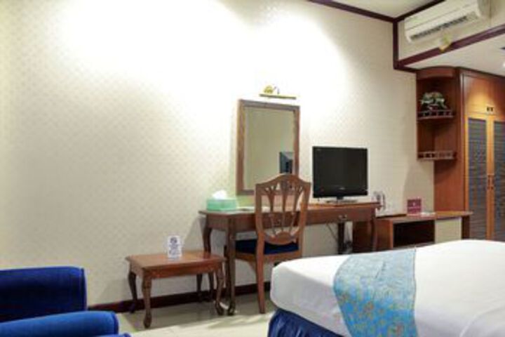 Room 11 of 25