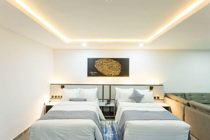 Room 8 of 32