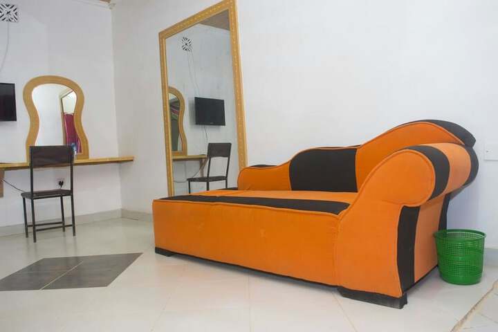 Room 4 of 40