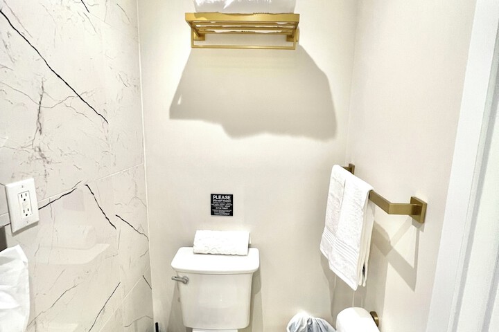 Room 8 of 28