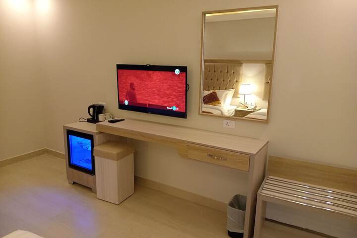Room 44 of 235